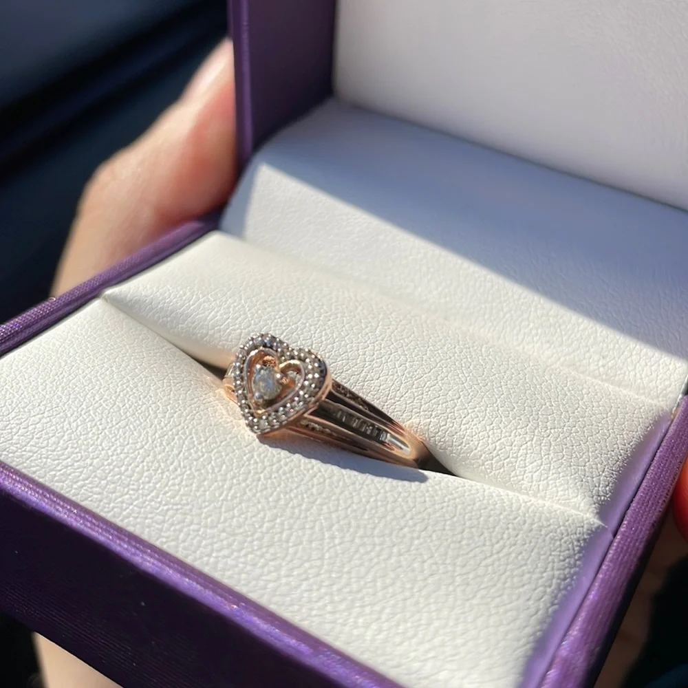 Gorgeous ring - Picture 1 of 7